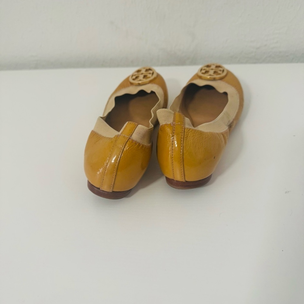 Tory Burch Caroline Size 6M Beige Elastic and Leather Ballet Flats - Picture 5 of 11